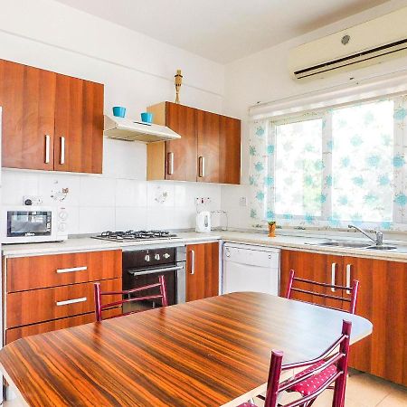 Rix Apartments Кирения Экстерьер фото