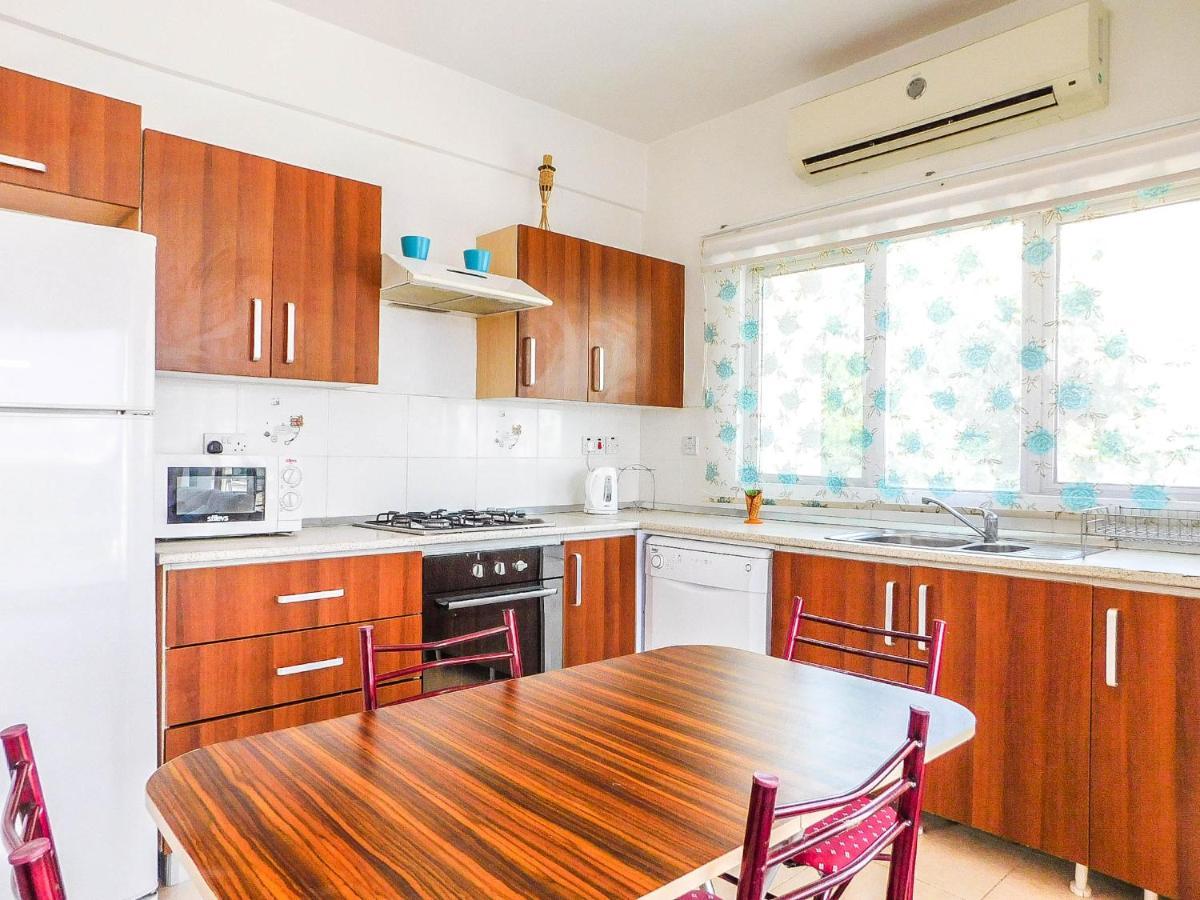 Rix Apartments Кирения Экстерьер фото