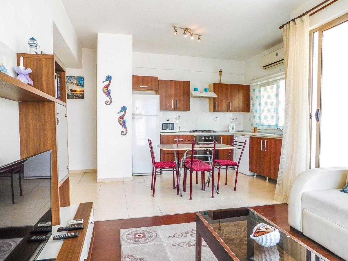 Rix Apartments Кирения Экстерьер фото