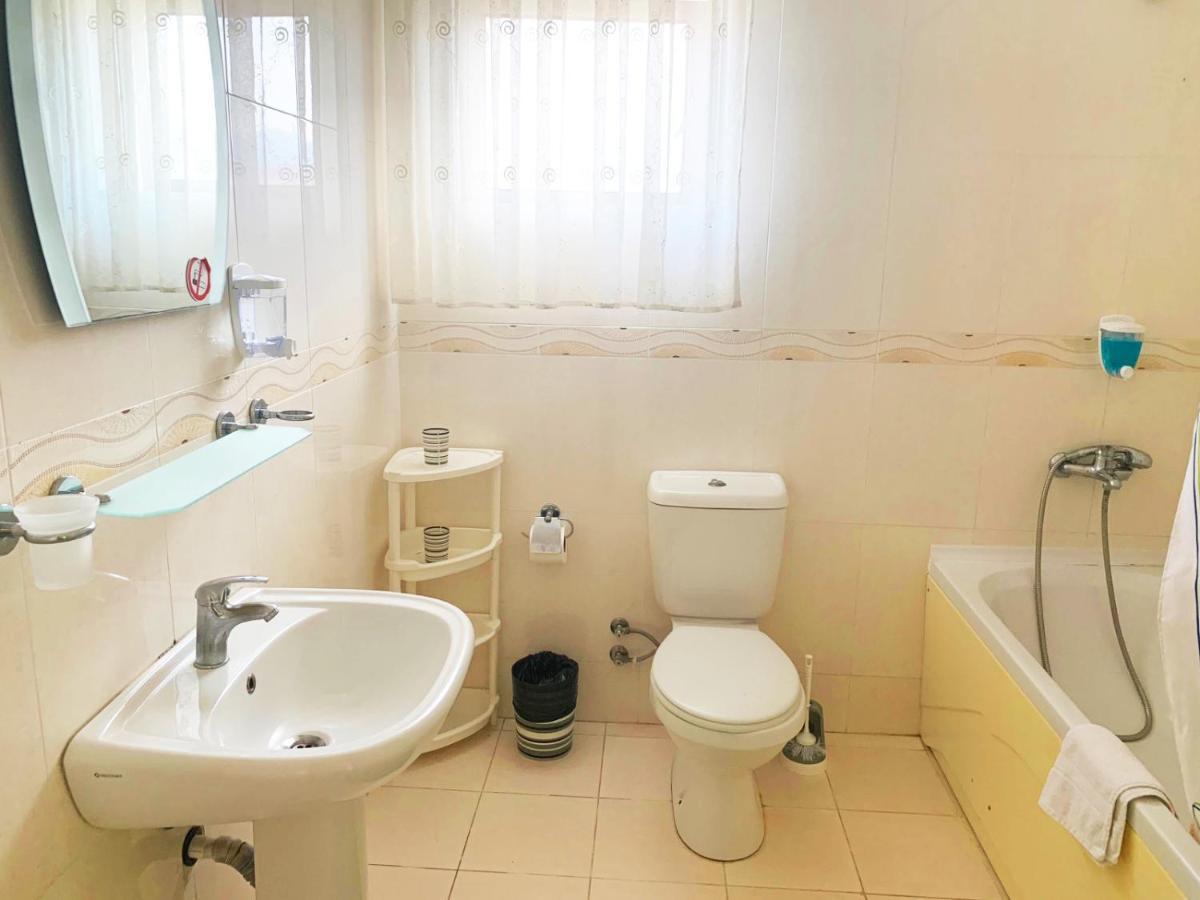 Rix Apartments Кирения Экстерьер фото